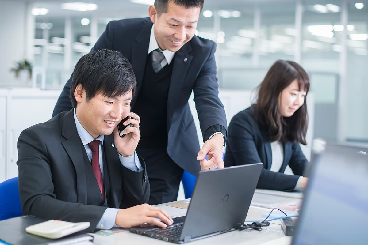医薬・医療機器卸企業のコーポレート及びリクルートパンフレット